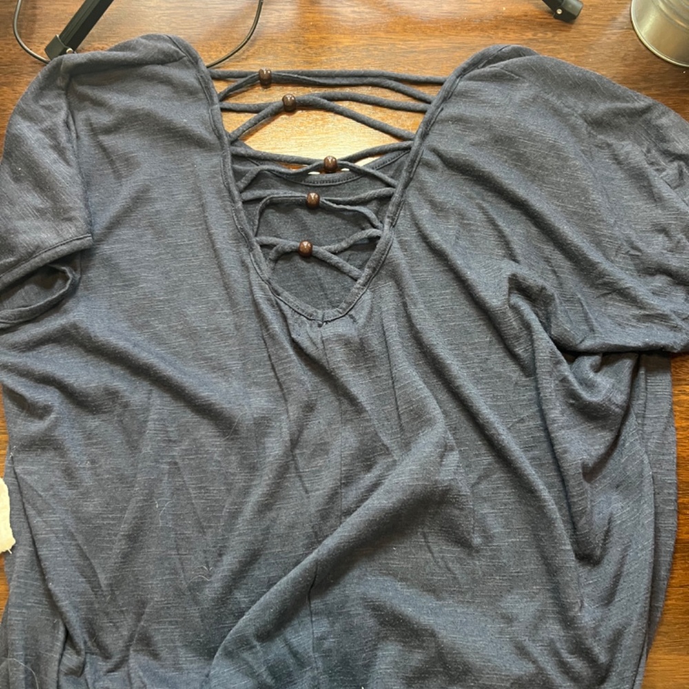 Tops - Picture 4 of 10